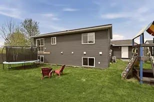 635 Strafford Dr, Zumbrota, MN 55992 - Photo 15