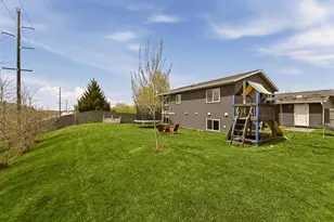 635 Strafford Dr, Zumbrota, MN 55992 - Photo 3