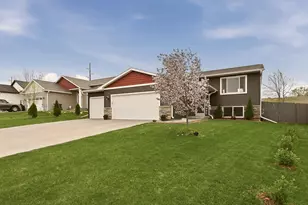 635 Strafford Dr, Zumbrota, MN 55992 - Photo 17