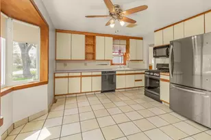 2065 William St, Roseville, MN 55113 - Photo 5