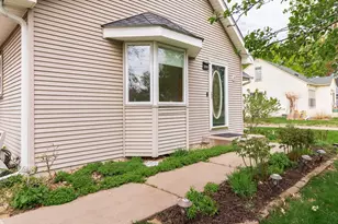 2065 William St, Roseville, MN 55113 - Photo 3