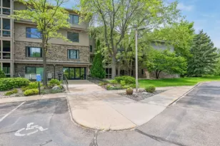 3801 W 98th St, Bloomington, MN 55431 - Photo 29