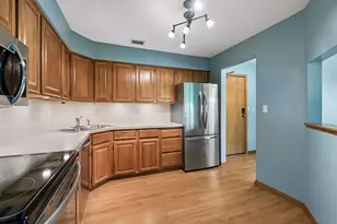 3801 W 98th St, Bloomington, MN 55431 - Photo 9