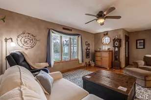 35425 Shakpays Cove Rd, Kasota, MN 56050 - Photo 5