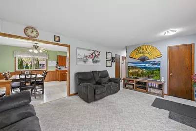 106 Garden Road NE, Hutchinson, MN 55350 - Photo 5