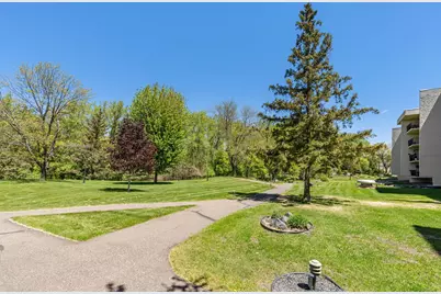 2485 Londin Lane E #423, Maplewood, MN 55119 - Photo 9