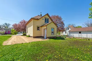 272 W Tyrone St, Le Center, MN 56057 - Photo 25