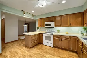 1078 Riverwood Ct, Hastings, MN 55033 - Photo 3