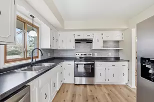 738 County Rd B E, Maplewood, MN 55117 - Photo 17