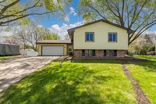 738 County Rd B E, Maplewood, MN 55117 - Photo 7