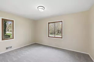 738 County Rd B E, Maplewood, MN 55117 - Photo 21