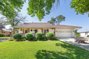 530 S 4th St, Le Sueur, MN 56058 - Photo 1