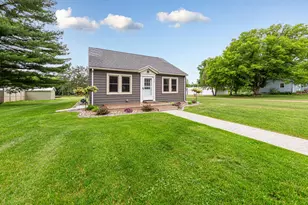 111 Joy Ave SW, Madelia, MN 56062 - Photo 1