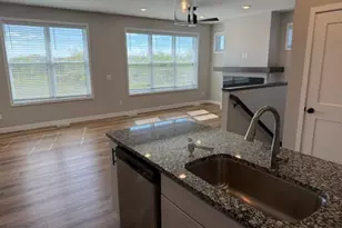 10503 Robinwood Rd, Chaska, MN 55318 - Photo 5