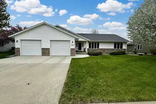 1240 Patricia Ct, Marshall, MN 56258 - Photo 3
