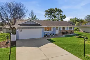 970 Redwood Dr, Apple Valley, MN 55124 - Photo 3