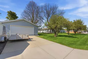 970 Redwood Dr, Apple Valley, MN 55124 - Photo 59