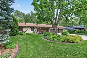 1120 Rockstone Ln, New Brighton, MN 55112 - Photo 3