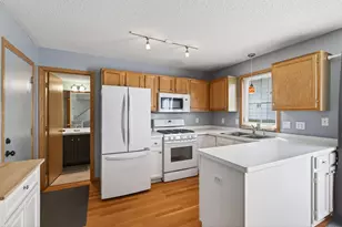 7886 Forest Blvd, Woodbury, MN 55125 - Photo 11