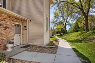 8773 Jasmine Ln, Eden Prairie, MN 55344 - Photo 9