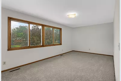 3956 Goodwin Avenue N, Oakdale, MN 55128 - Photo 11