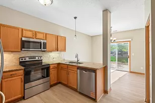 660 Kingfisher Ln, Woodbury, MN 55125 - Photo 11