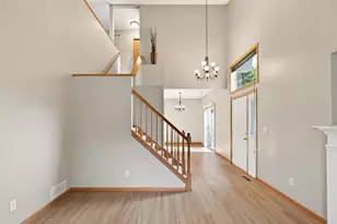 660 Kingfisher Ln, Woodbury, MN 55125 - Photo 3