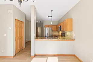 660 Kingfisher Ln, Woodbury, MN 55125 - Photo 9