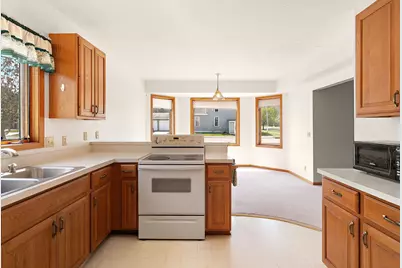 300 E State Street, Belle Plaine, MN 56011 - Photo 13