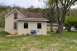 359 Hill St E, Hammond, MN 55991 - Photo 9