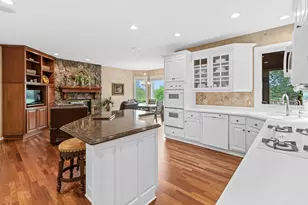 6105 Wood Hill Ln, Independence, MN 55359 - Photo 9