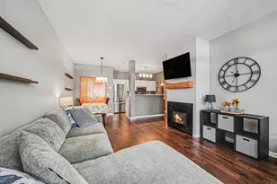 17900 Cobblestone Way, Eden Prairie, MN 55347 - Photo 3
