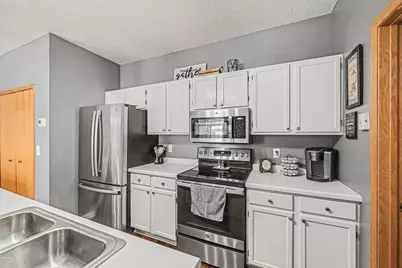 17900 Cobblestone Way, Eden Prairie, MN 55347 - Photo 9