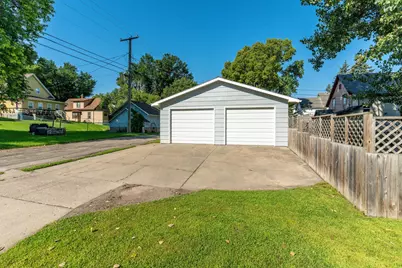 228 E Vernon Avenue, Fergus Falls, MN 56537 - Photo 5