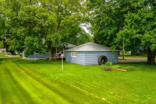 801 4th Ave SW, Wells, MN 56097 - Photo 21