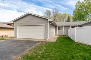 1031 Eastview Cir, Shakopee, MN 55379 - Photo 1