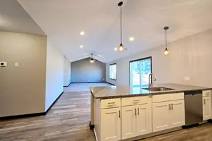 1381 Cullen St, Saint Peter, MN 56082 - Photo 5