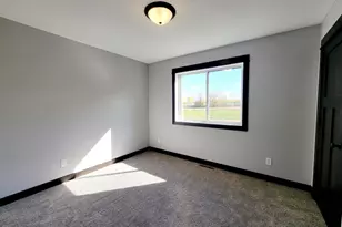 1381 Cullen St, Saint Peter, MN 56082 - Photo 11