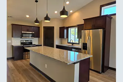 1381 Cullen Street, Saint Peter, MN 56082 - Photo 3