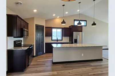 1381 Cullen Street, Saint Peter, MN 56082 - Photo 5