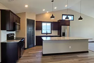 1381 Cullen St, Saint Peter, MN 56082 - Photo 5