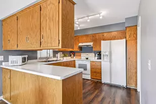 5542 Rowland Rd, Hopkins, MN 55343 - Photo 13