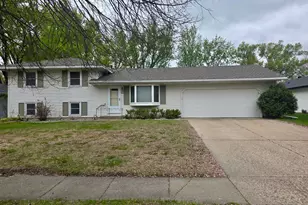 916 Oriole Dr, Apple Valley, MN 55124 - Photo 1