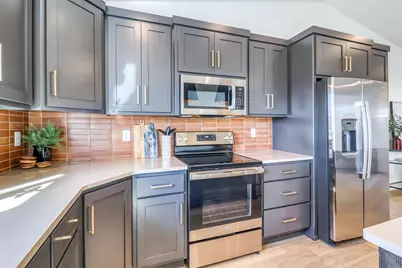 6736 Selkirk Drive S, Fargo, ND 58104 - Photo 9