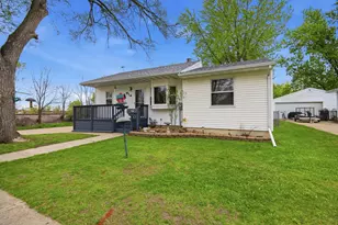 914 13th Ave SE, Austin, MN 55912 - Photo 1