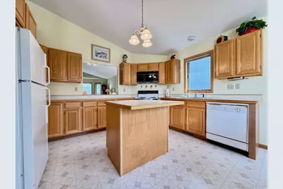 126 W Hilltop Drive, Fergus Falls, MN 56537 - Photo 5