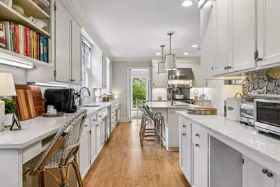 2240 W Lake Of The Isles Parkway, Minneapolis, MN 55405 - Photo 25