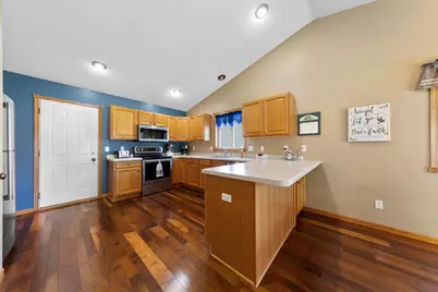 425 Hazeltine Place NE, Owatonna, MN 55060 - Photo 9