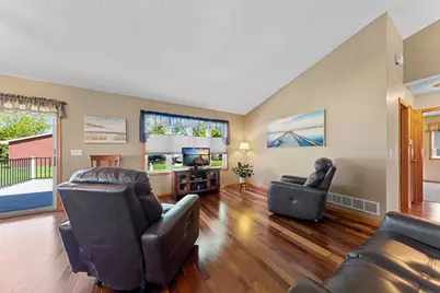 425 Hazeltine Place NE, Owatonna, MN 55060 - Photo 5