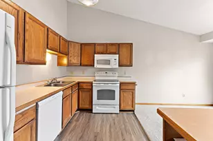 1895 Deer Hills Trail, Eagan, MN 55122 - Photo 3